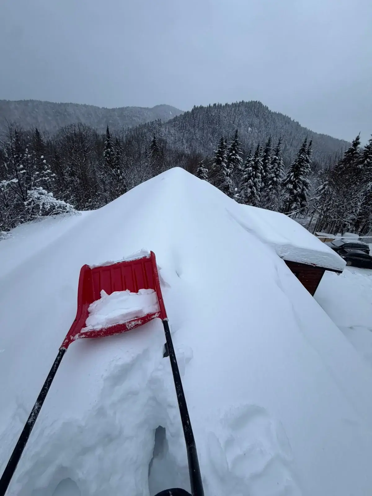 Déneigement de toiture — Entretiens Dubreuil